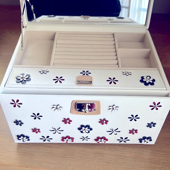 Wolf leather jewelry Box - Picture 6 of 16